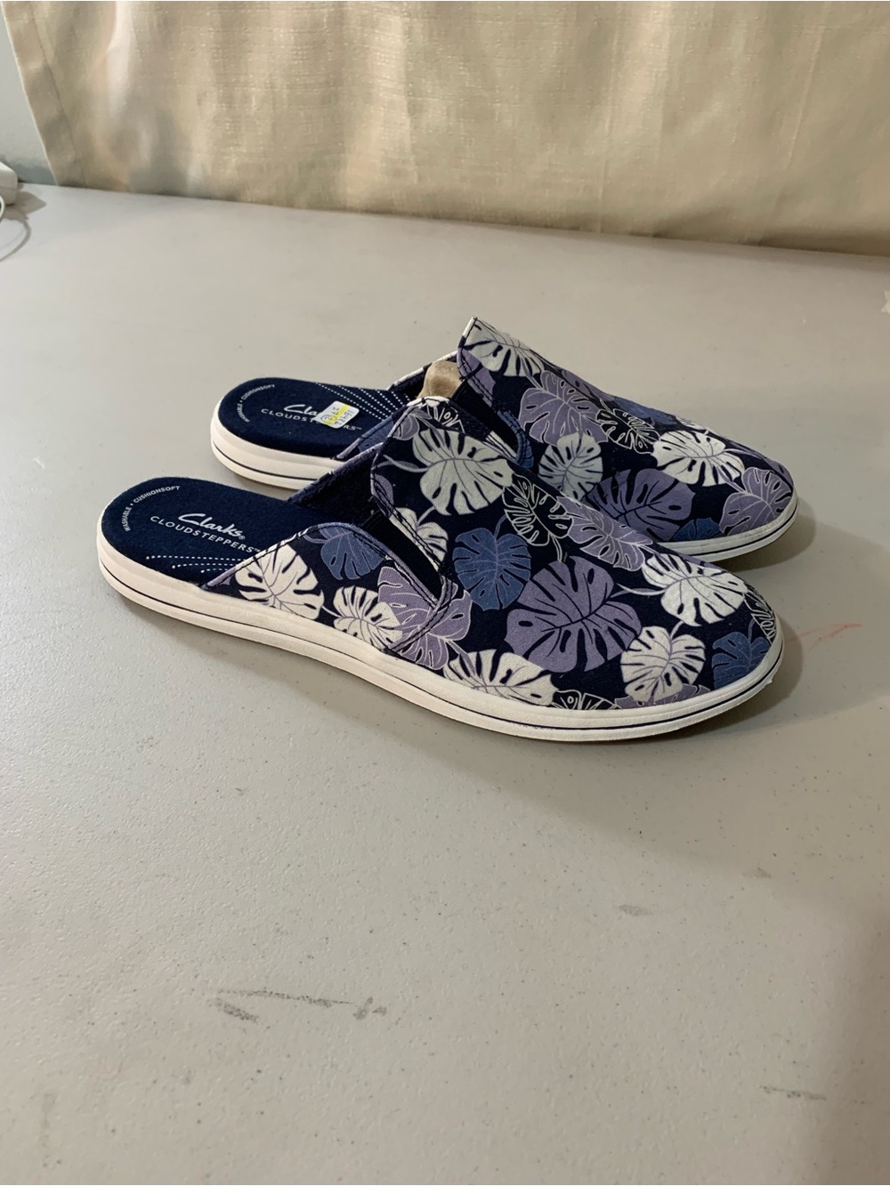 Clarks Navy Floral Print Slip-On Clog Mules b2/59